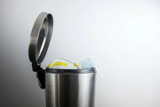 Affaldsspand med låg